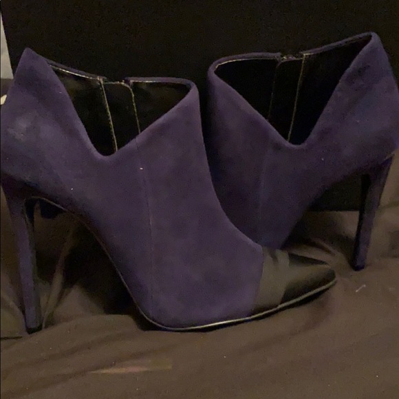 Brand new navy ankle heeled bootie - Picture 2 of 5